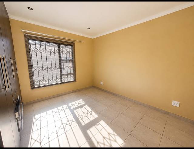 3 BEDROOM HOUSE TO LET IN ROTHDENE
